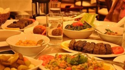 المتباريان لا يجابان ولا يؤكل طعامهما