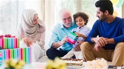 عضو بكبار العلماء: لا يجوز لوالد الزوج تقبيل زوجة ابنه